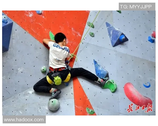 武汉攀岩队技术解析：探索攀岩运动的技巧与训练方法